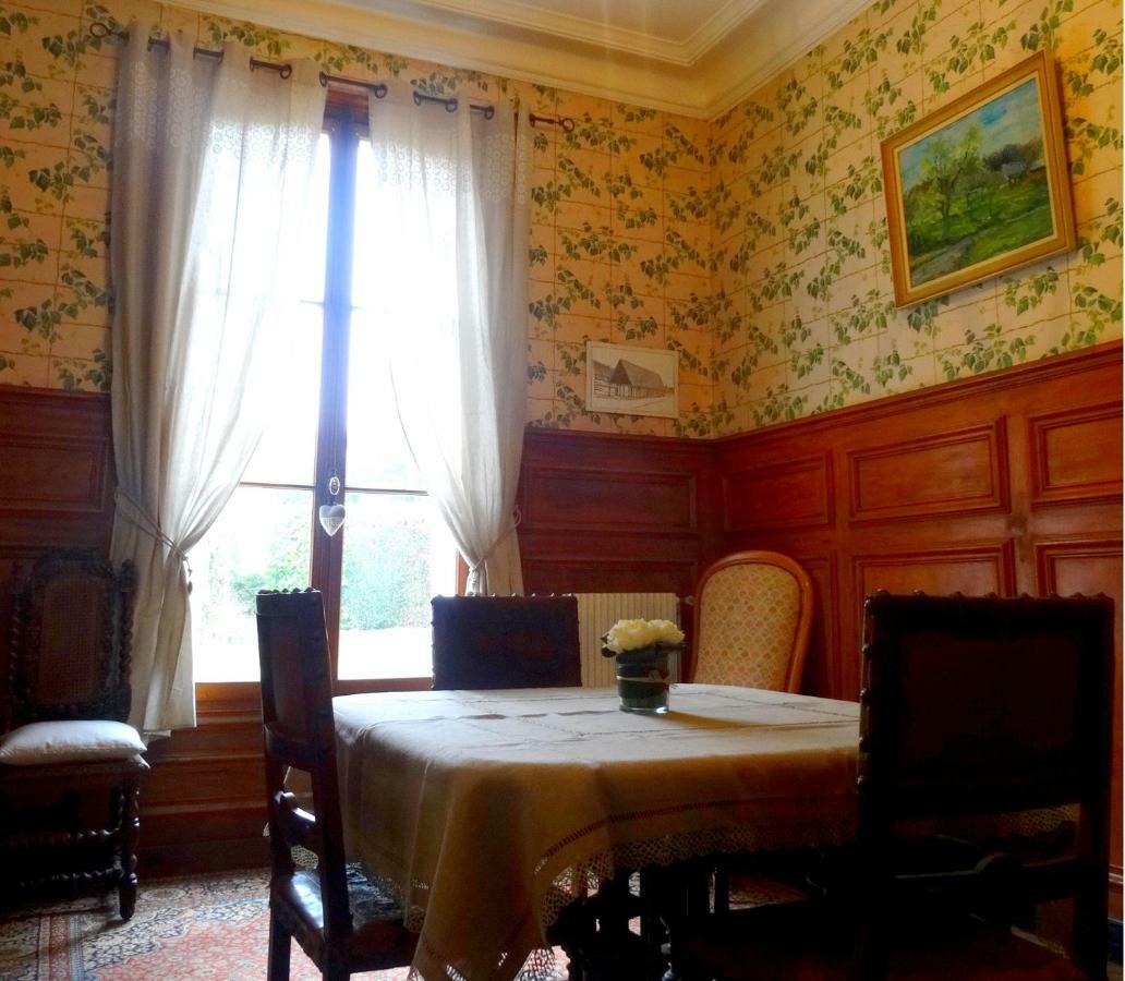 L'Ajoussienne Villa ภายนอก รูปภาพ